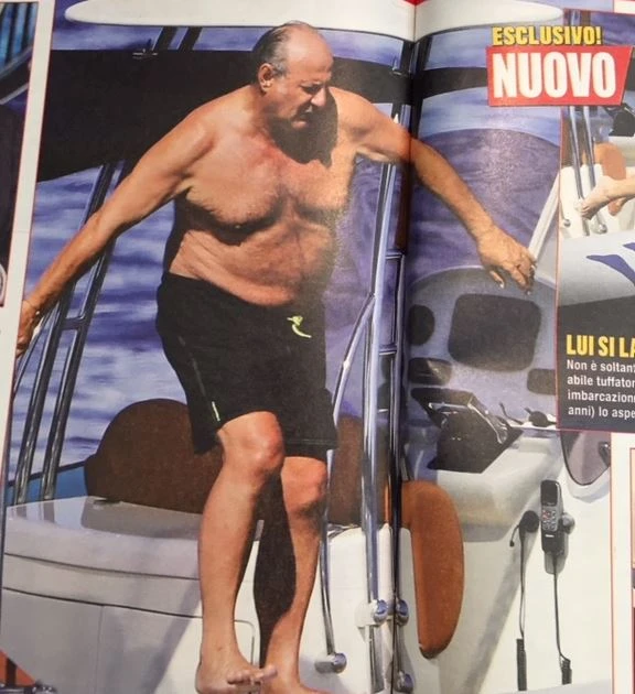Gerry Scotti dimagrito, la paparazzata clamorosa: com'è ora in costume, dopo la dieta