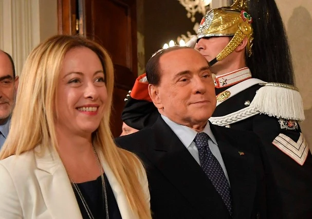 Forza Italia, il retroscena: patto tra Silvio Berlusconi e Giorgia Meloni, logo in comune