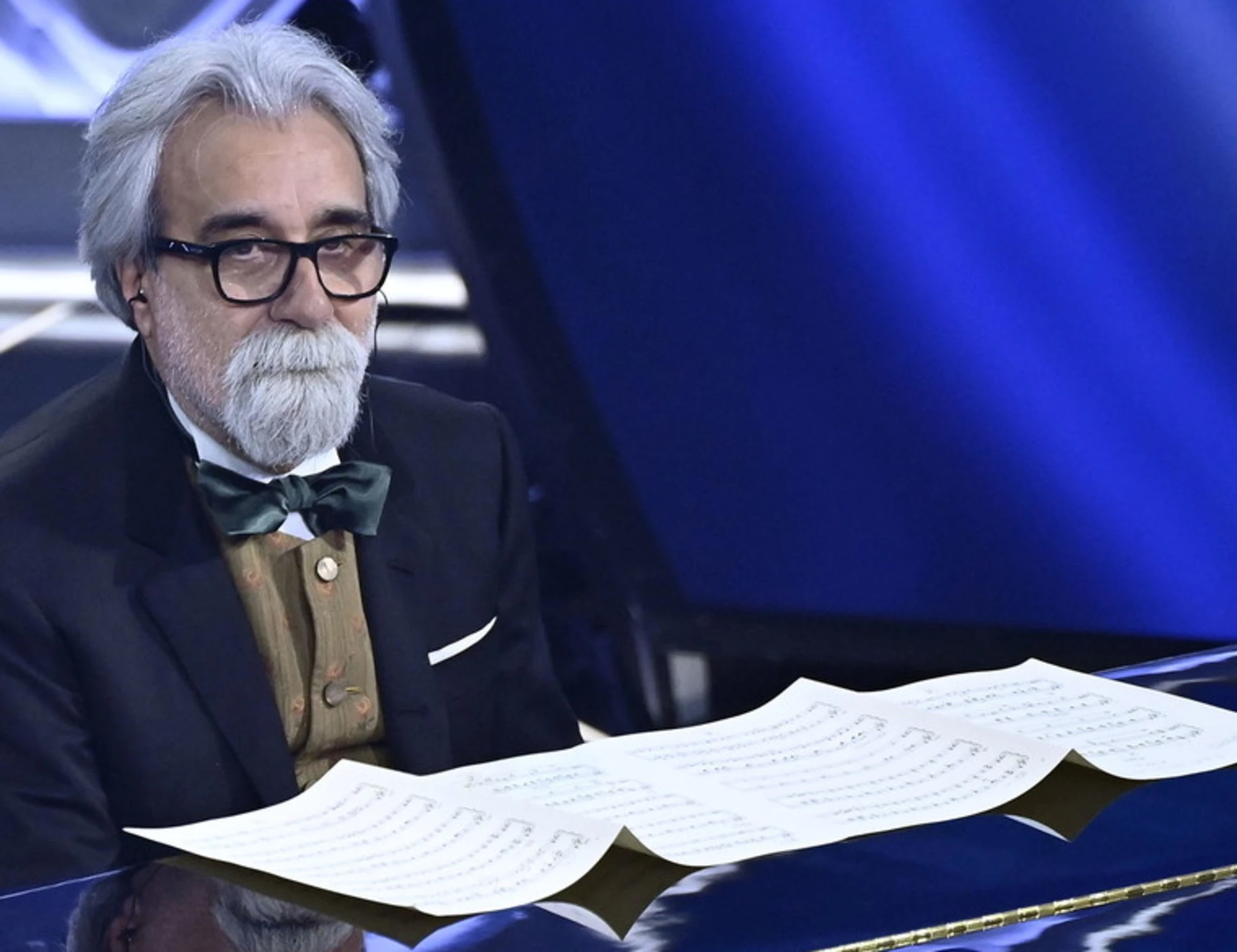 È morto Beppe Vessicchio, fatale una polmonite il direttore d'orchestra aveva 69 anni
