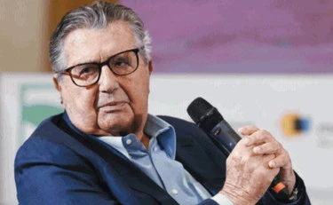 Carlo De Benedetti, evviva la coerenza: fa i milioni grazie a Trump