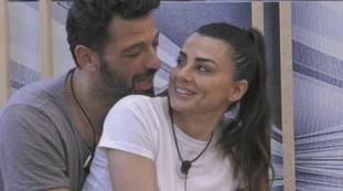 Grande Fratello Vip, Serena Enardu asfaltata dal fratello di Pago: "Non la sposare, pretendi le scuse per me"