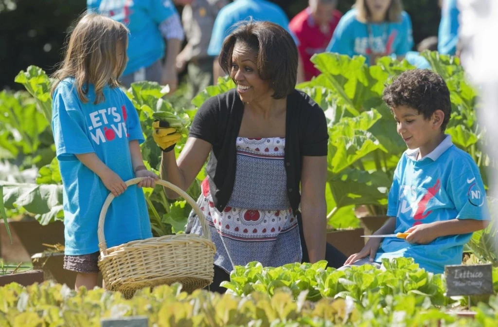 Michelle, il "sederone" nel mirino:"Non può fare battaglie salutiste