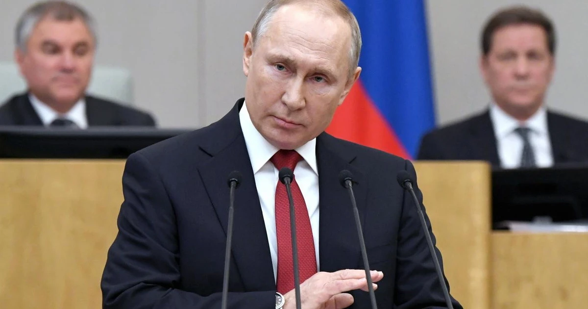 Vladimir Putin nel bunker come Hitler. Gli 007: "I consiglieri hanno paura di dirglielo"