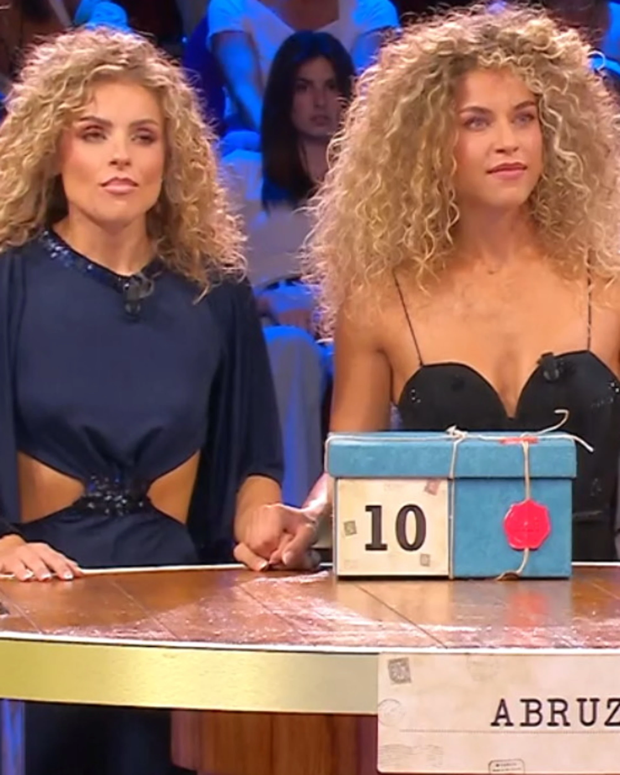 Affari tuoi, ormone impazzito per le gemelle Giorgia e Chiara: "Mi sono innamorato"