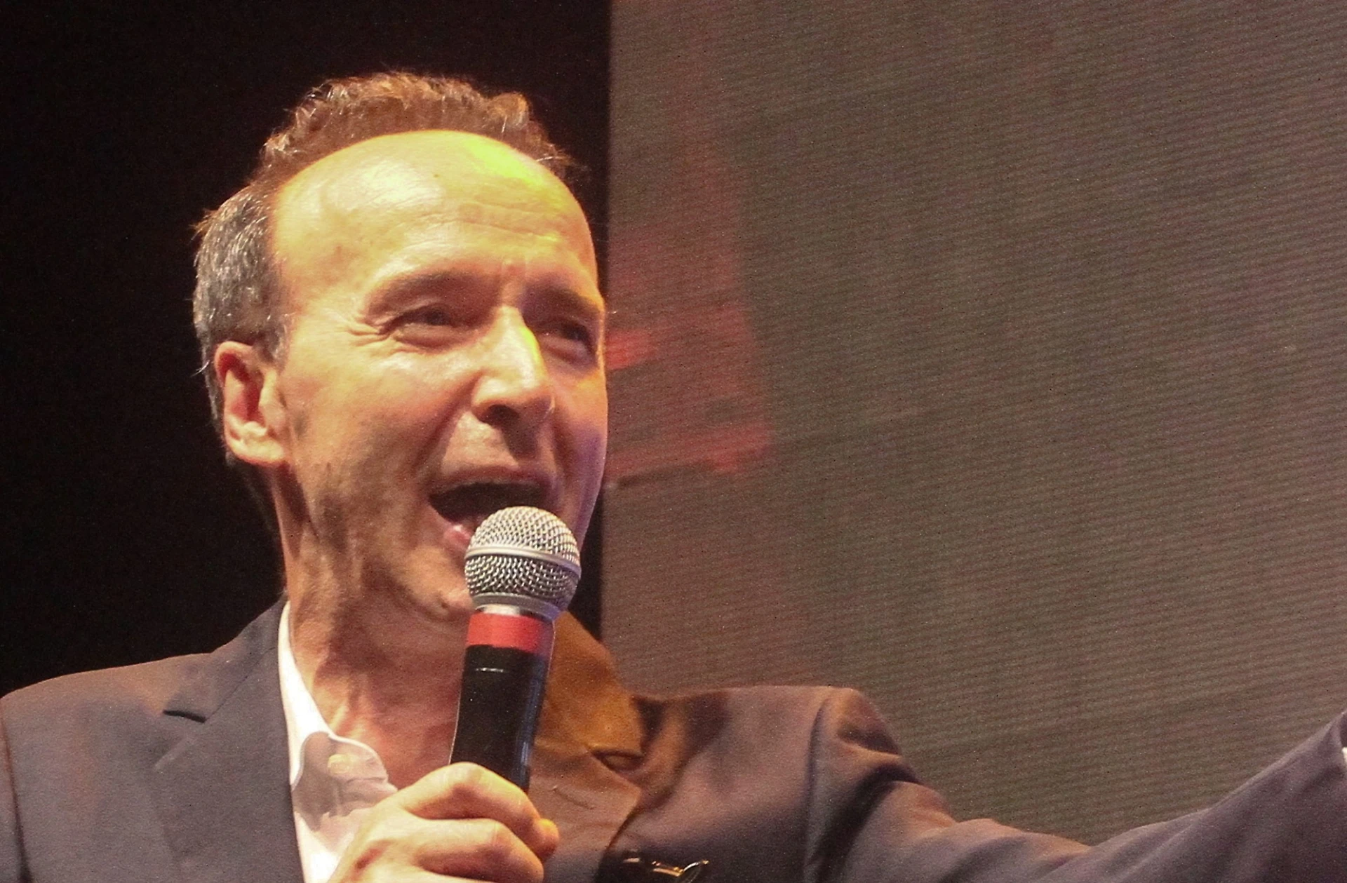 Roberto Benigni, la denuncia di Forza Italia: "Lui ricoverato, umiliati gli ammalati di Serie B"