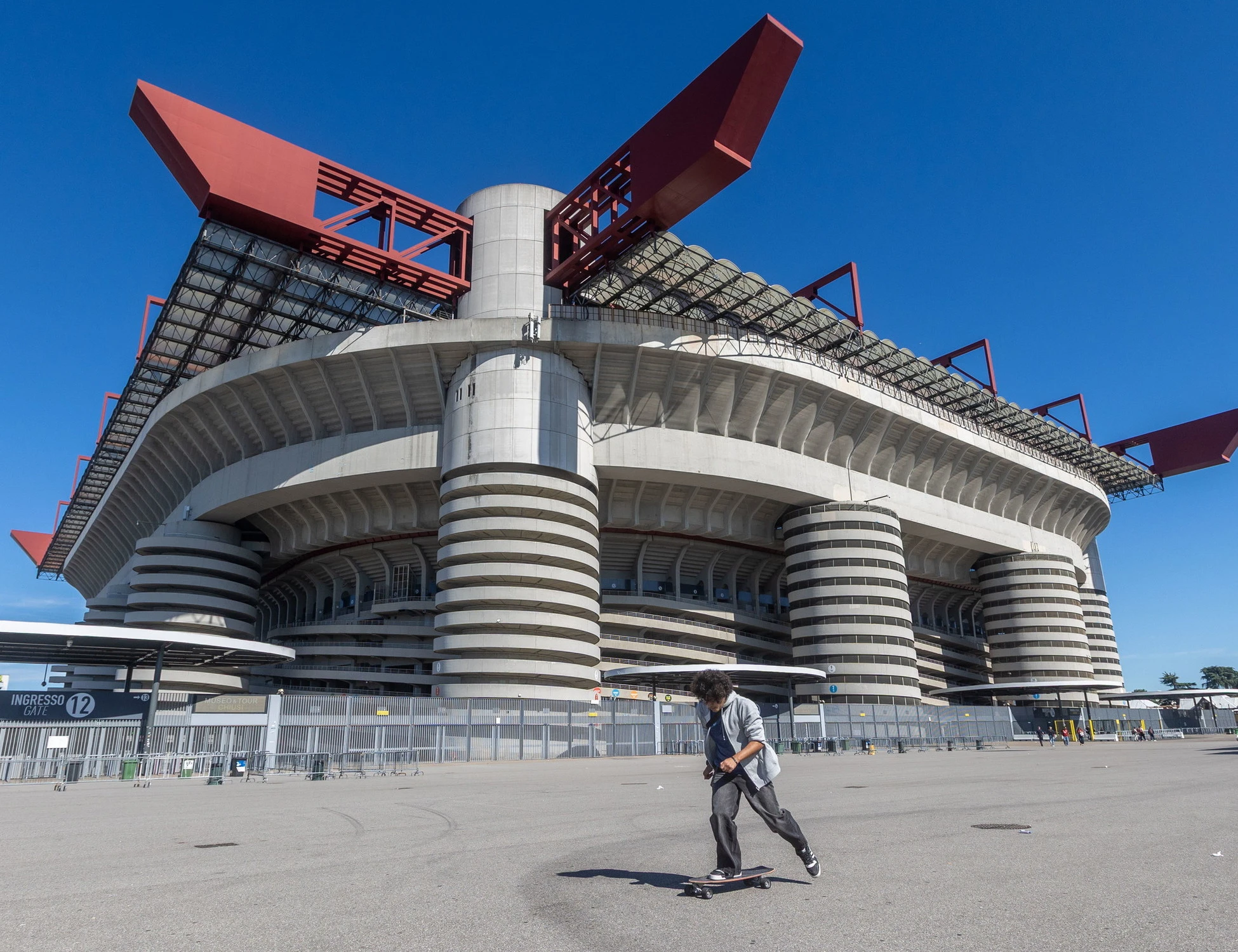 San Siro è stato un simbolo, ma a Milano non si può rimanere fermi
