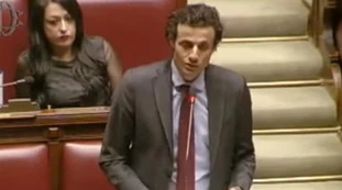 Davide Crippa parla dopo Conte: "Leghisti alla Camera per festeggiare un compleanno". Rivolta in aula