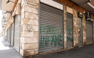 Torino, la 13enne molestata dal bengalese al minimarket: "Mi toccava il seno e diceva buono..."