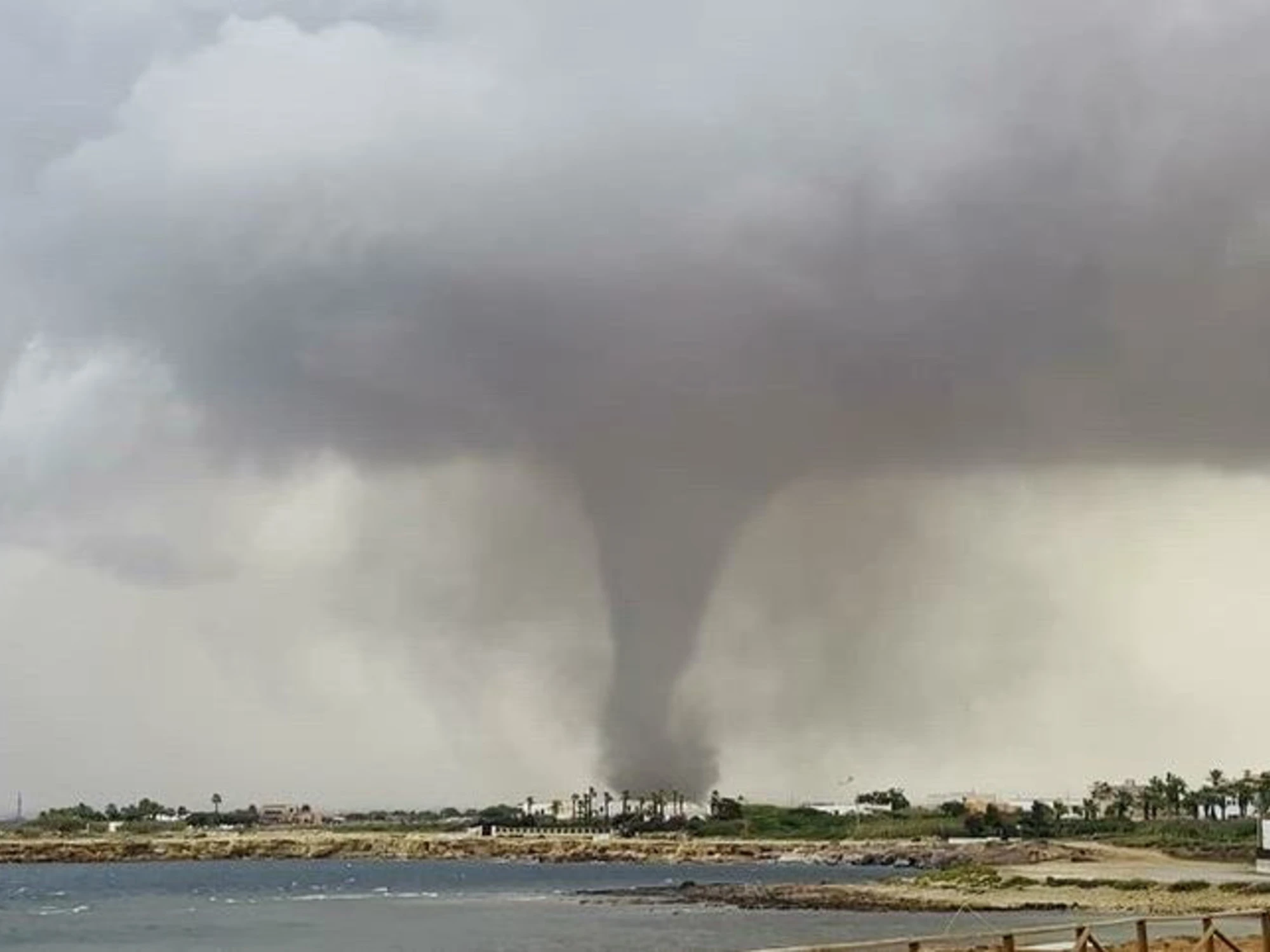 "Trombe marine, ecco cosa può accadere": meteo-Giuliacci, scatta l'allarme