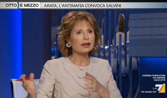 Otto e mezzo, Lilli Gruber perde il controllo: "Lei non mi deve...", il grillino Morra brutalizzato in diretta