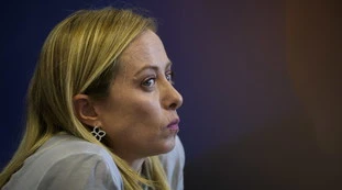 Green Pass, il governo pone la fiducia. Rivolta-FdI: "Imbarazzanti, Parlamento calpestato"