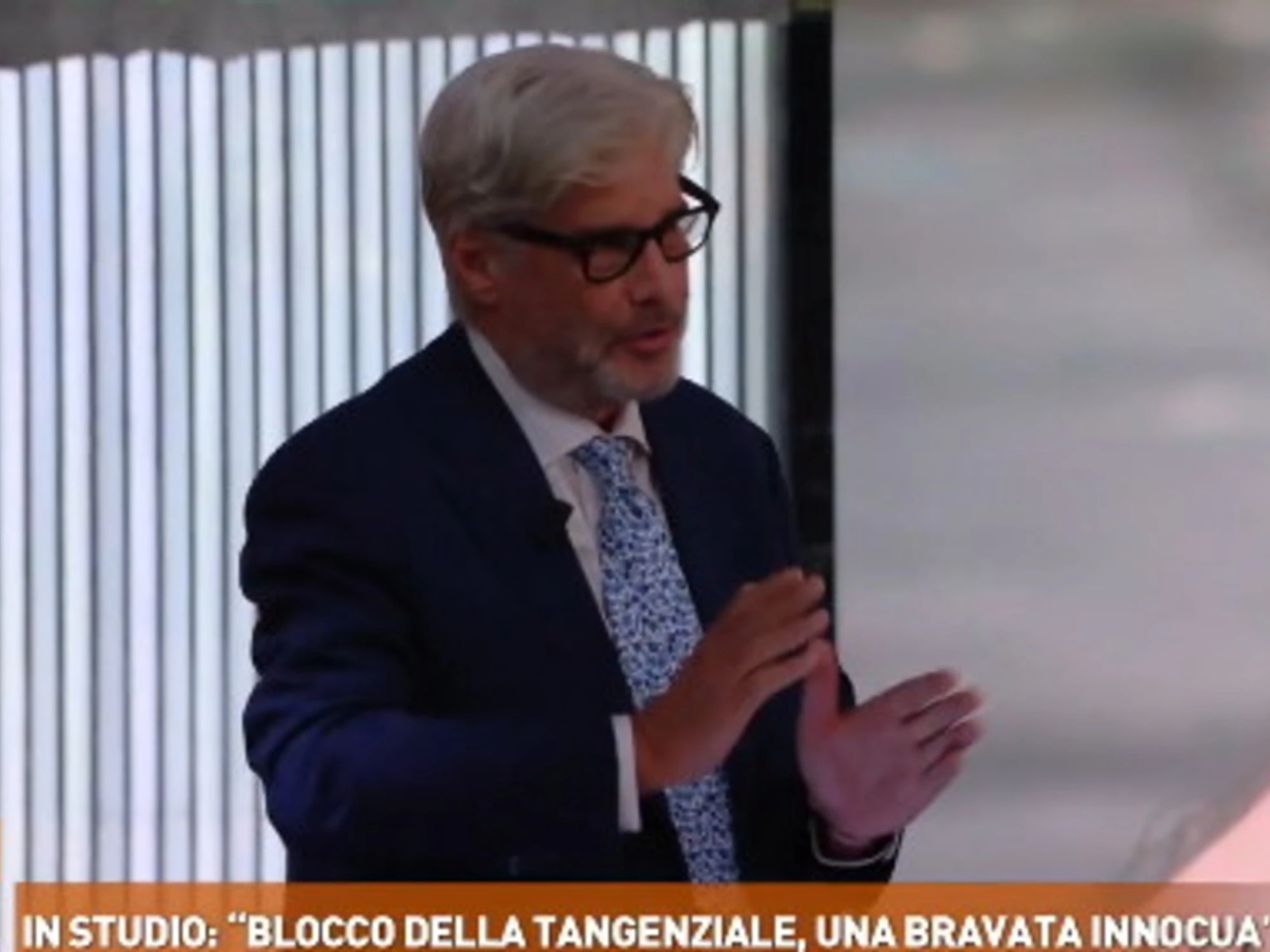 Dritto e rovescio, Del Debbio interrompe il maranza: "Una cag***ta, vi rendete conto?"