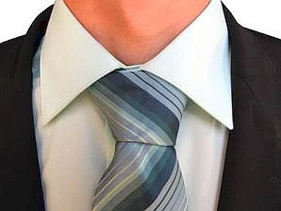 Croce Rossa in aiuto ai nuovi poveri, molti in abito blu dormono in aeroporto