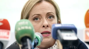 Giorgia Meloni contro l'Ue: "Immigrati e Natale, serve più destra per fermare certi deliri"