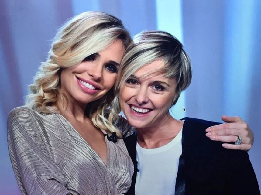 Ilary Blasi insultata: "Vergognati, invece di andare ai funerali di Nadia Toffa pensi alle foto al mare"
