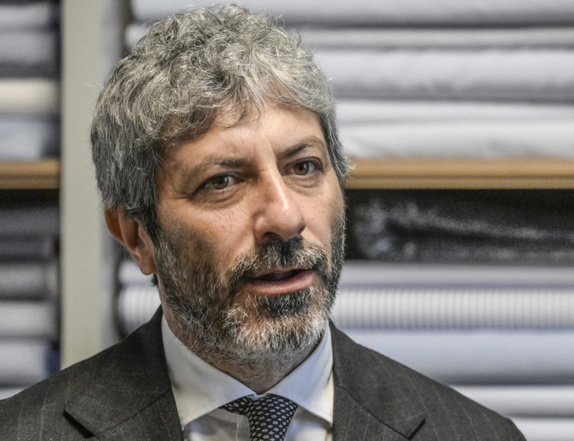 La Pennicanza, Fiorello umilia Roberto Fico: "Aveva abolito la povertà, ma poi..."