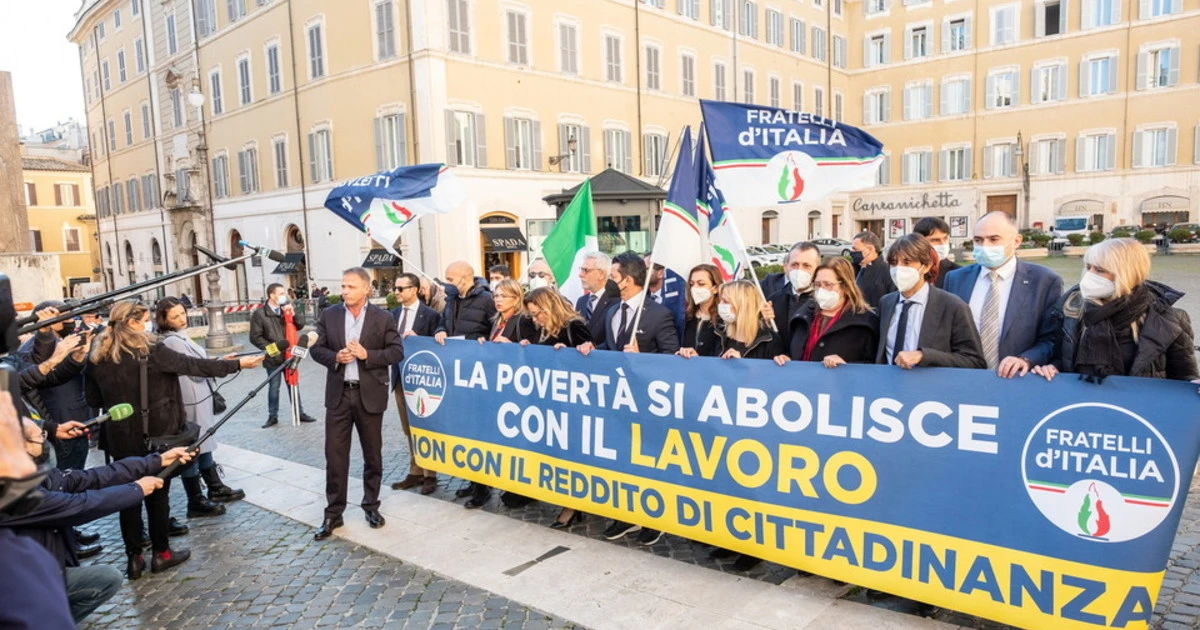 Lavoro, via il reddito? Si torna a lavorare: vola l'occupazione