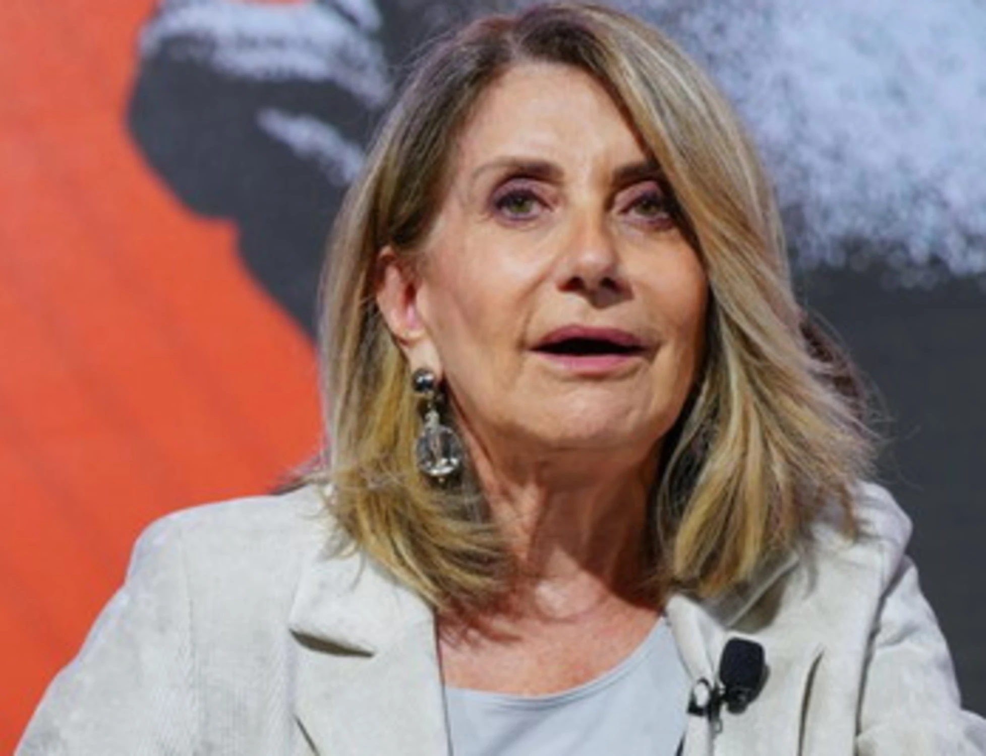 Tiziana Ferrario e lo scontrino sono un caso: "Acqua a 2 euro, vi pare normale?"