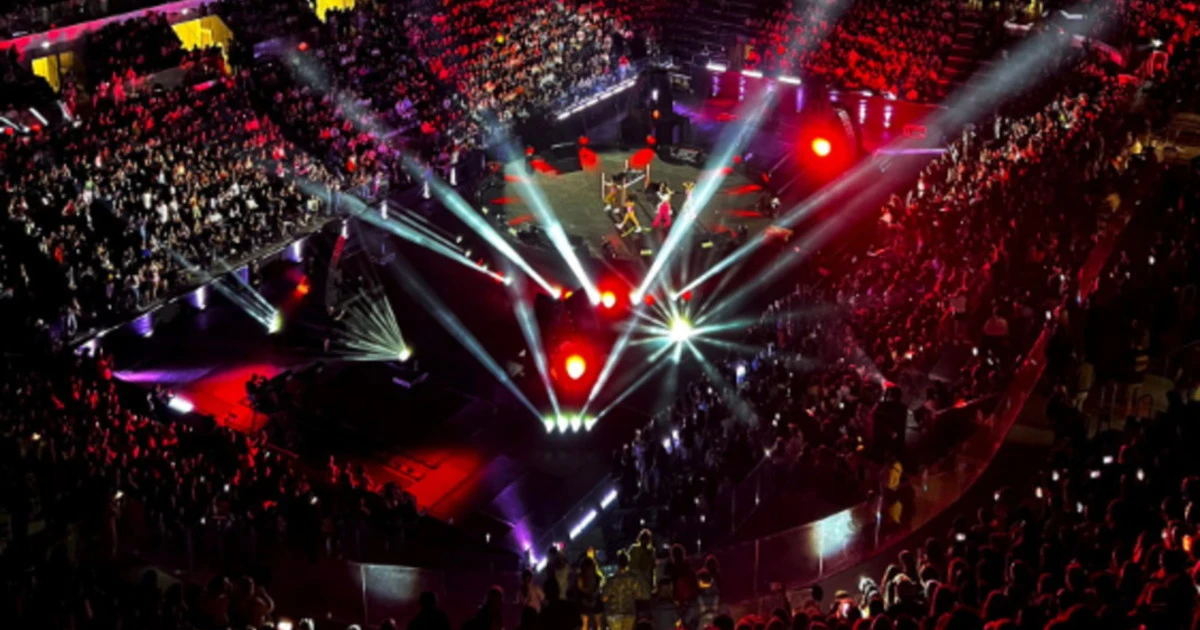 Radio Zeta Future hits live: conducono Paola Di Benedetto, Giulia Laura Abbiati e Luigi Santarelli