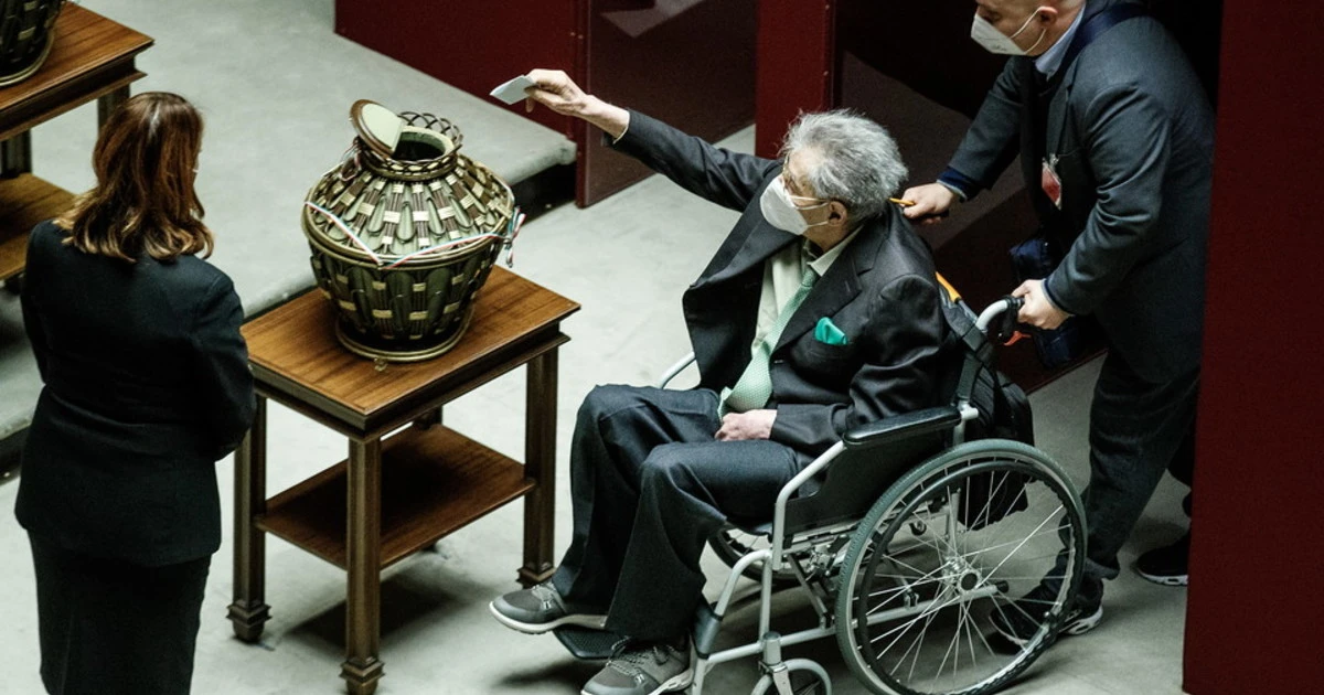 Umberto Bossi, non tiratelo per la canottiera