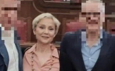 M5s, esplode lo scandalo: "Il marito nello staff"