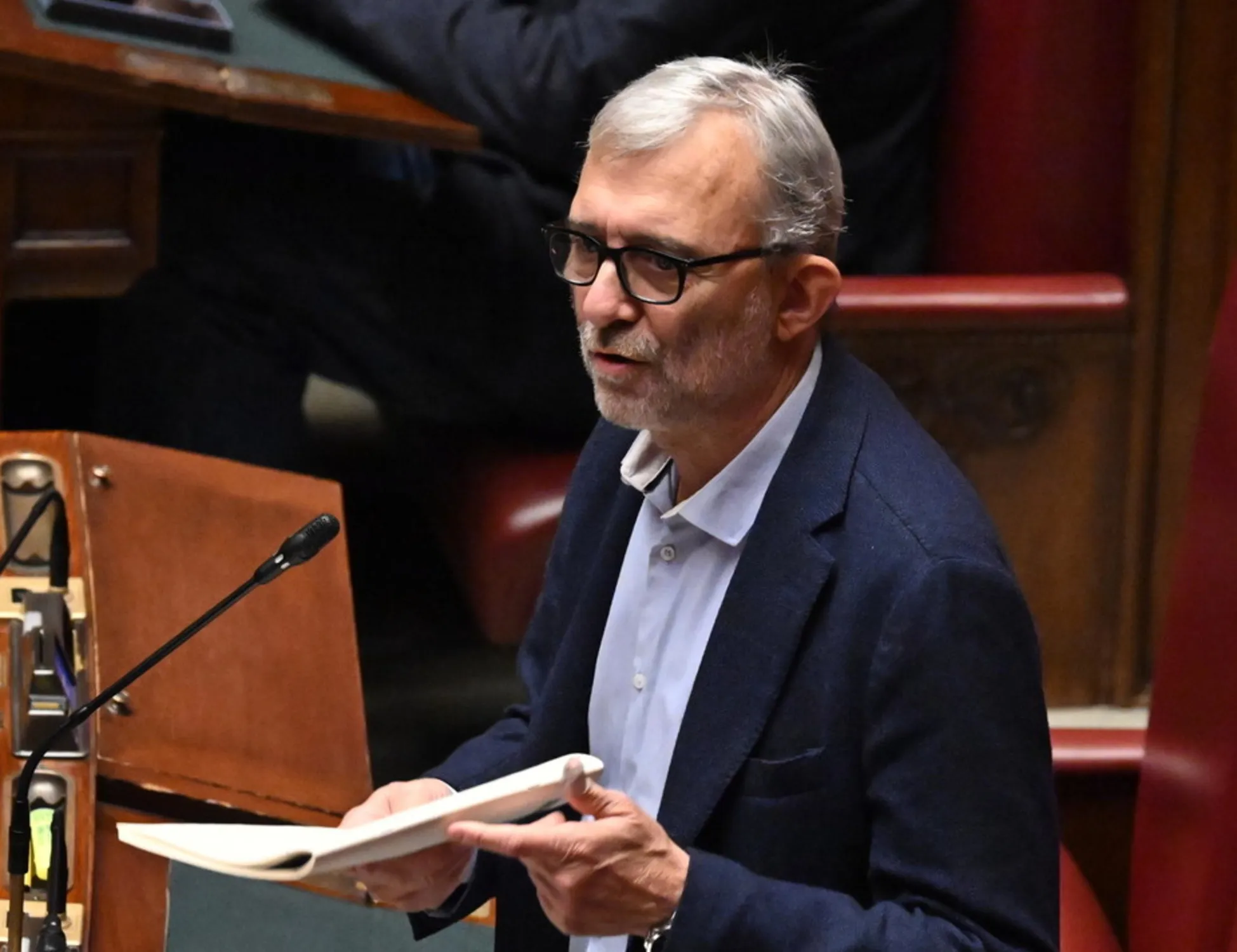 Leggi l'articolo: Sexy shop e pannolone per la pipì": Giachetti ammanettato si copre di ridicolo