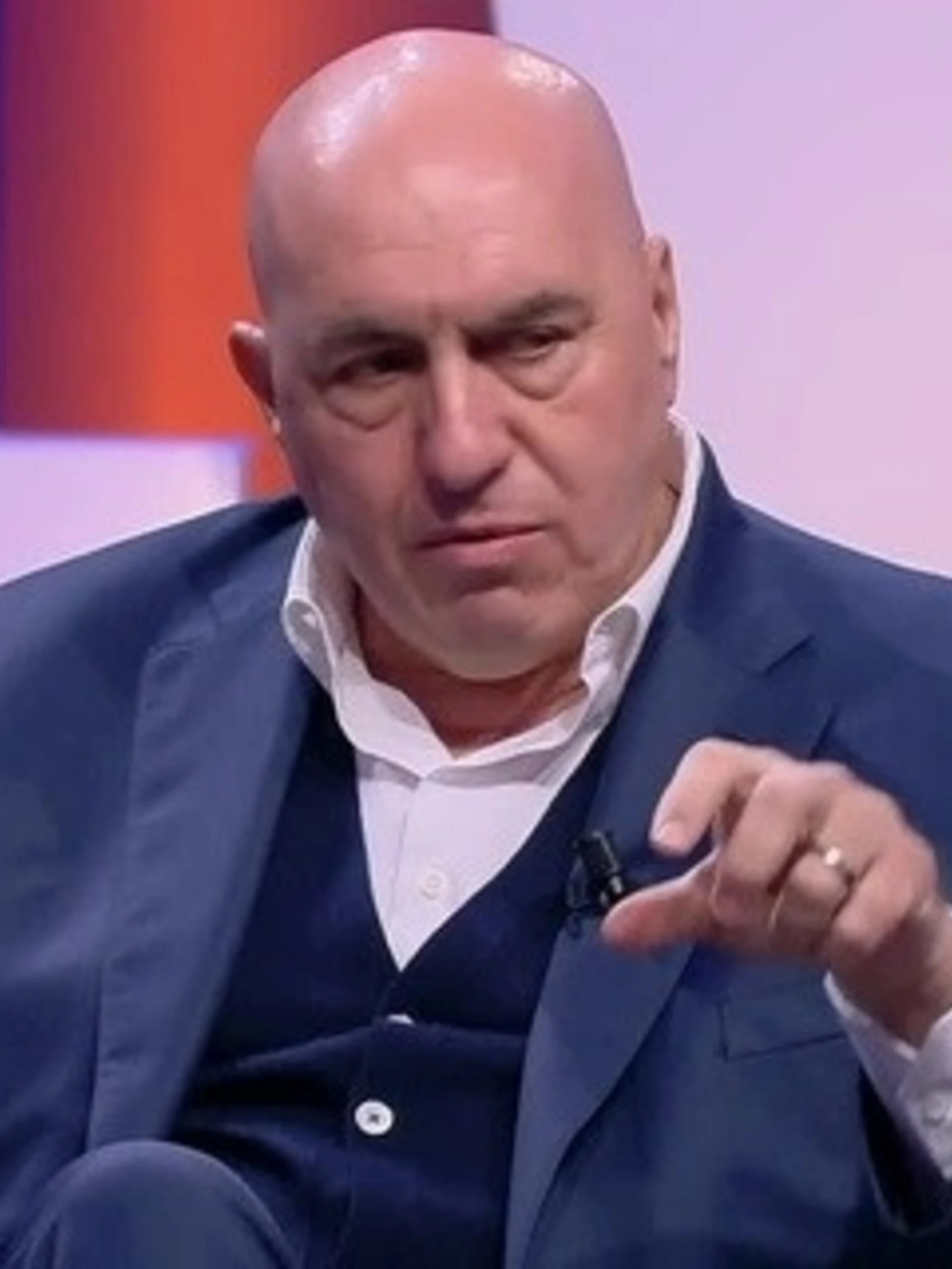 In altre parole, Guido Crosetto replica al M5s: "Non mi metto l'elmetto"