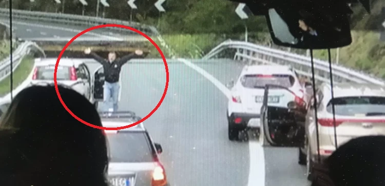 Maltempo, parla l'eroe del viadotto Torino-Savona: "Ho fermato quel bus sbracciando e gridando"