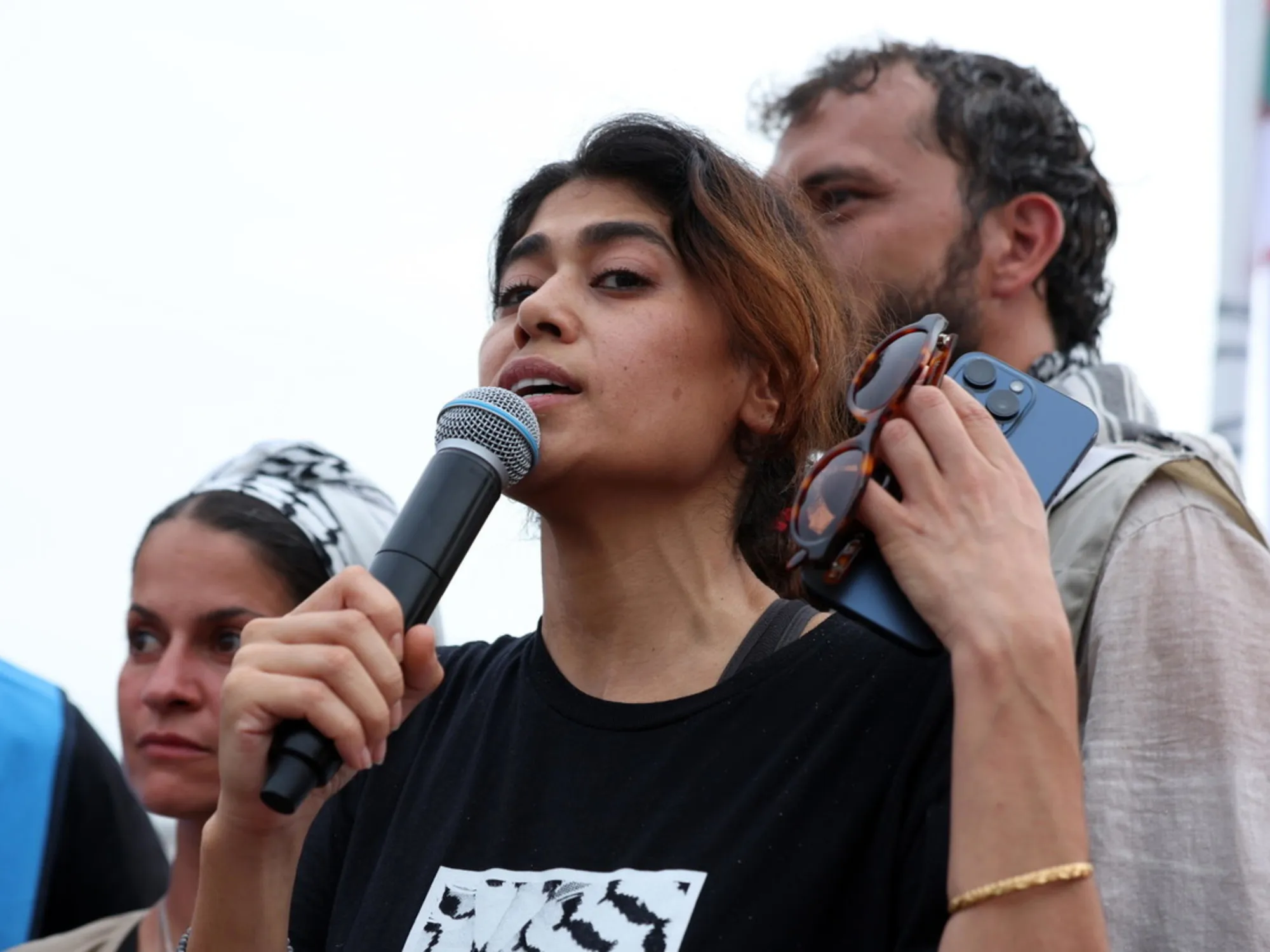 Leggi l'articolo: Apologia di terrorismo e droga: fermata l'eurodeputata rossa. Terremoto-Ue: i legami con Salis