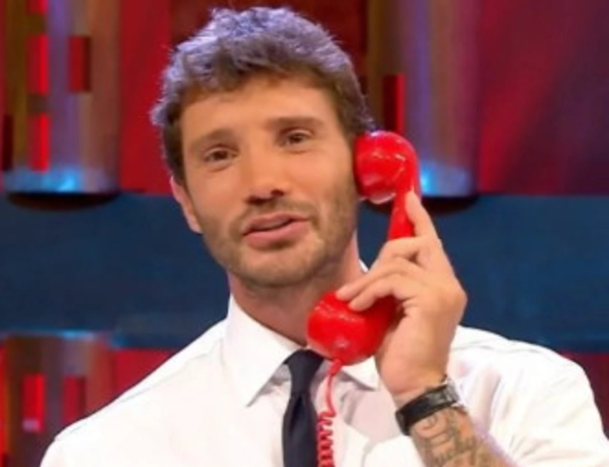 Stefano De Martino richiamato dalle vacanze: Gerry Scotti fa paura