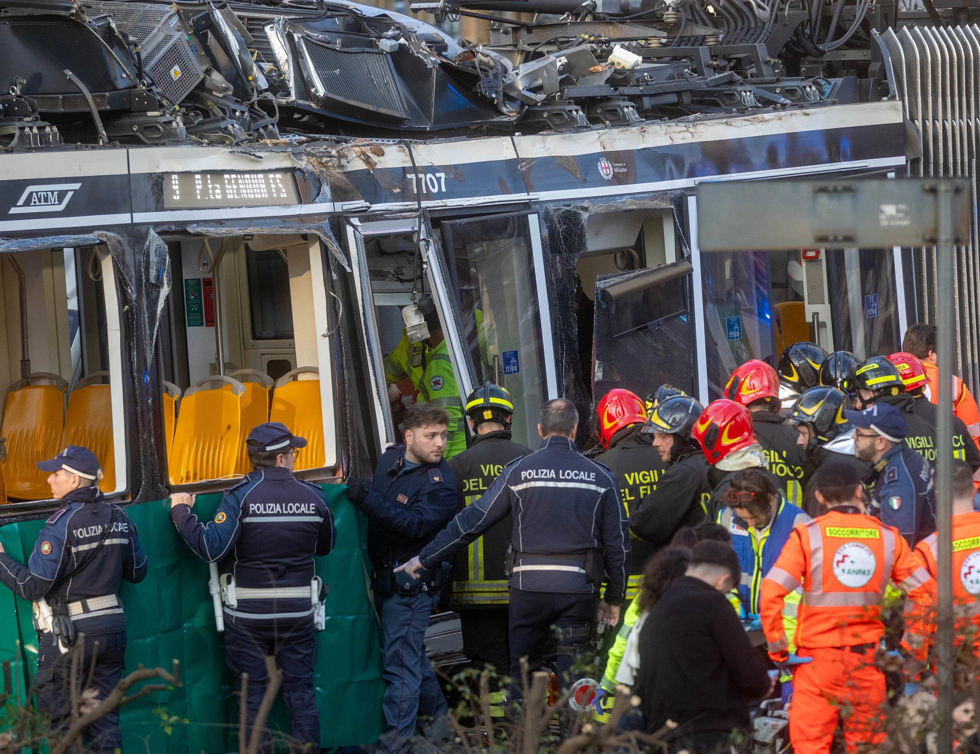 Tram deragliato a Milano, la scoperta: "6 minuti prima, la chiamata"