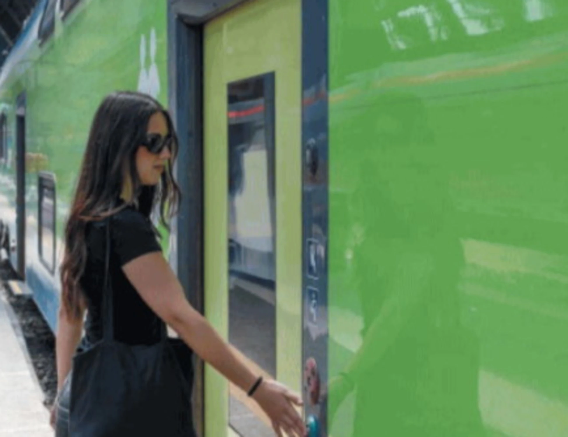 La Gen Z va in treno e bacchetta i boomer