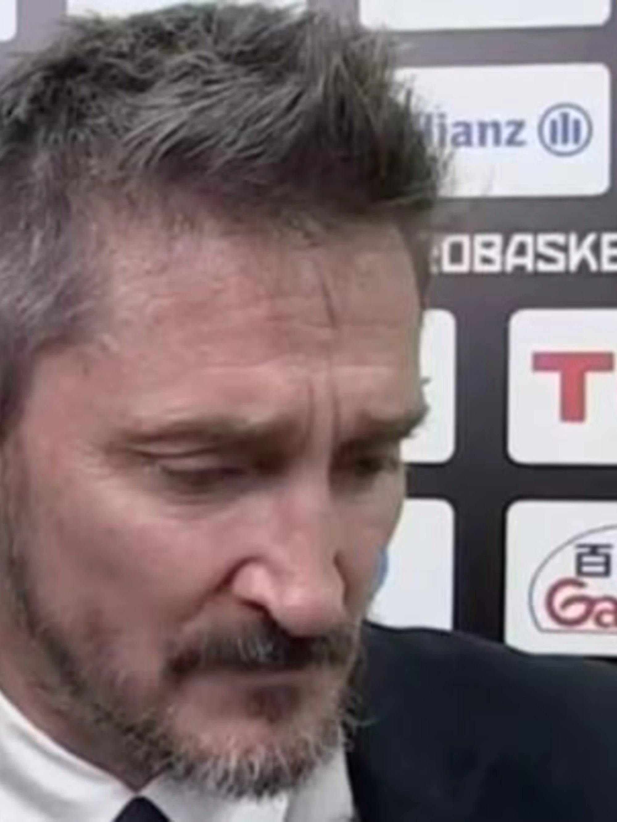 Pozzecco scoppia in lacrime in tv: "Mi fa soffrire"