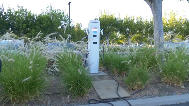 Auto elettriche, dal 22 settembre il bonus colonnine