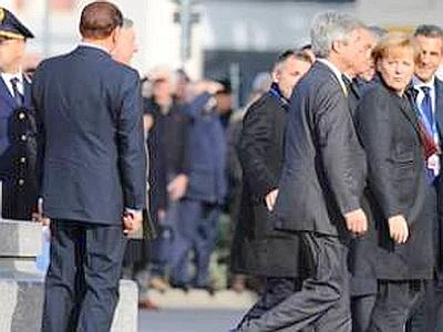 La ricetta di Berlusconi: "Bisogna fare uscire la Germania dall'euro"