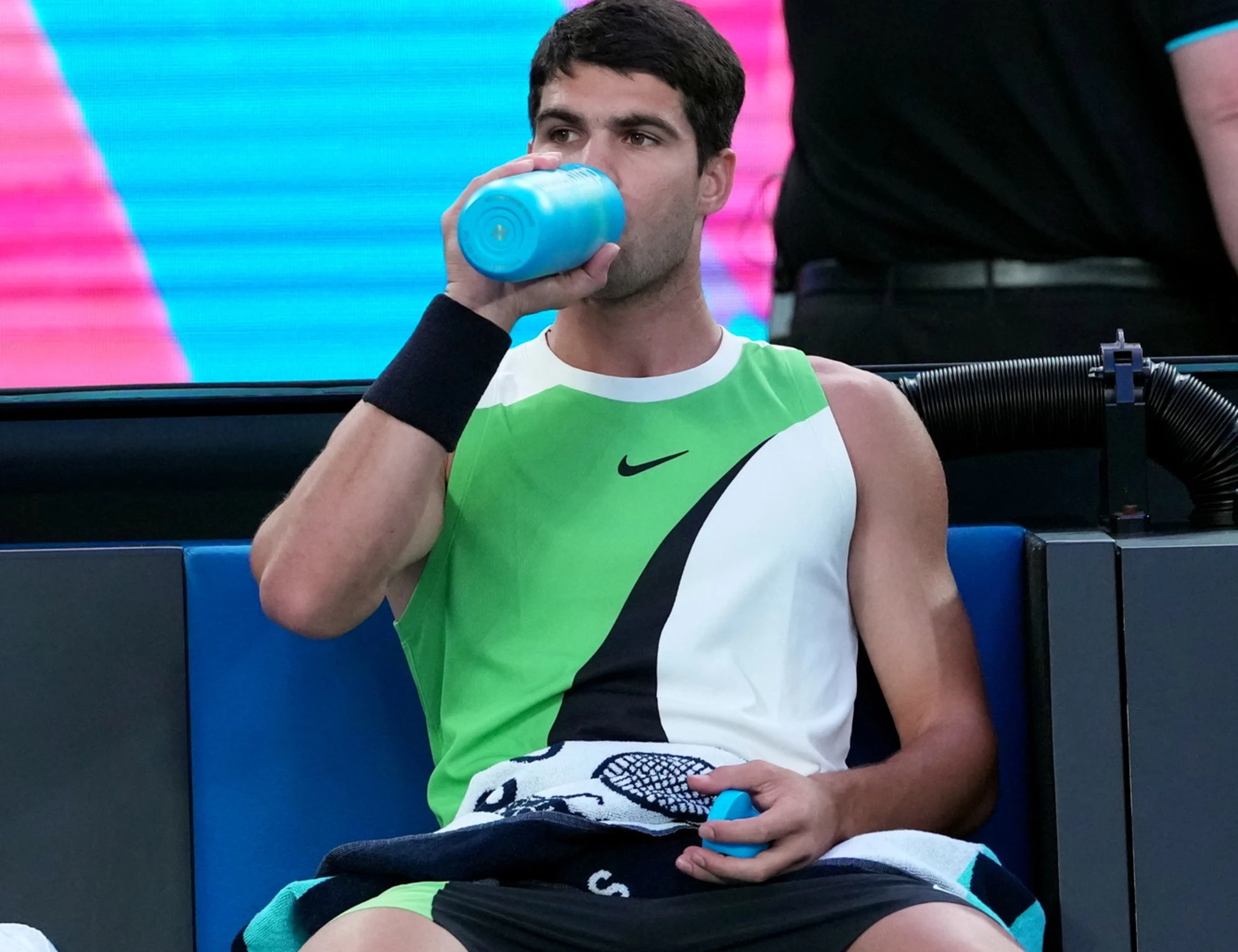 Jannik Sinner, allarme rosso per Carlos Alcaraz: "Si sta logorando"