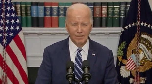 Biden inchioda Putin: "Responsabile della morte di Navalny, sono indignato"