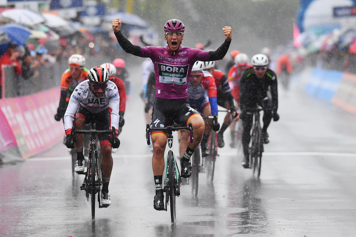 Giro d'Italia, Pascal Ackermann: un trionfo in volata alla quinta tappa