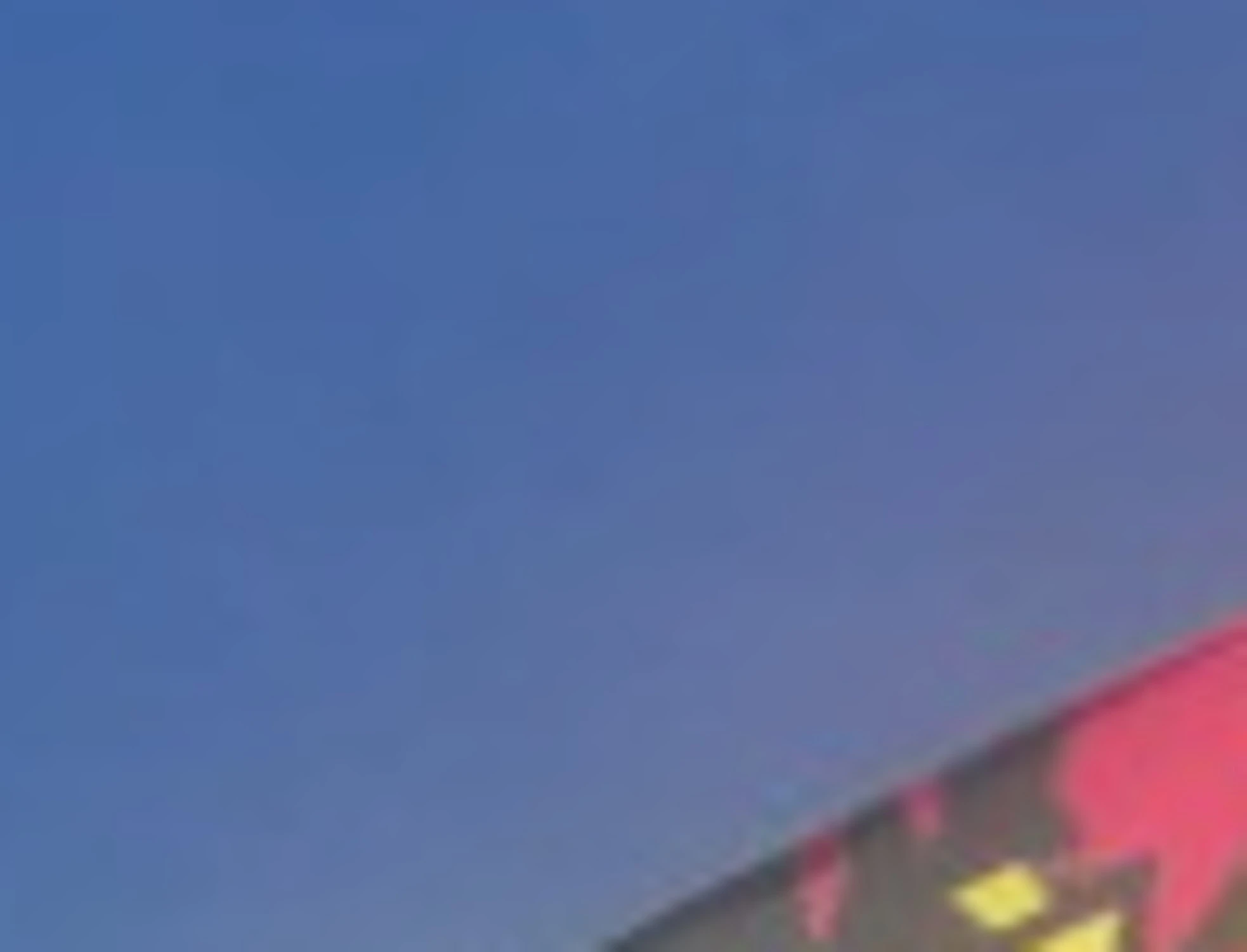 Leoncavallo, sfregio a Meloni sul manifesto: cosa appare al corteo