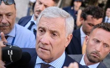 Antonio Tajani apre a Carlo Calenda: la mossa con "vista" sul voto