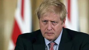 Regno Unito, Covid fuori controllo? "Niente Green pass", retroscena sul "no" di Johnson: una (grossa) questione di soldi