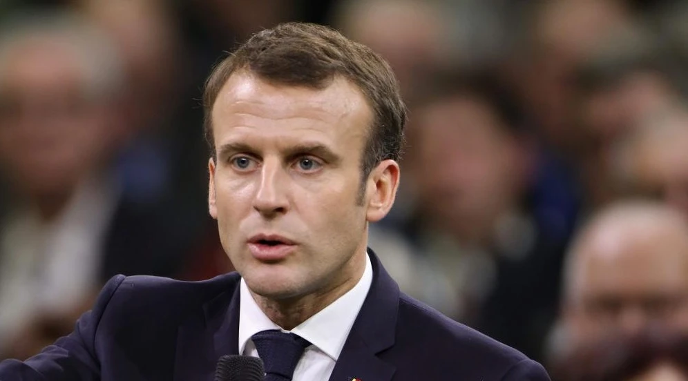 Emmanuel Macron insulta i poveri: la frase rubata, umilia chi non ha soldi