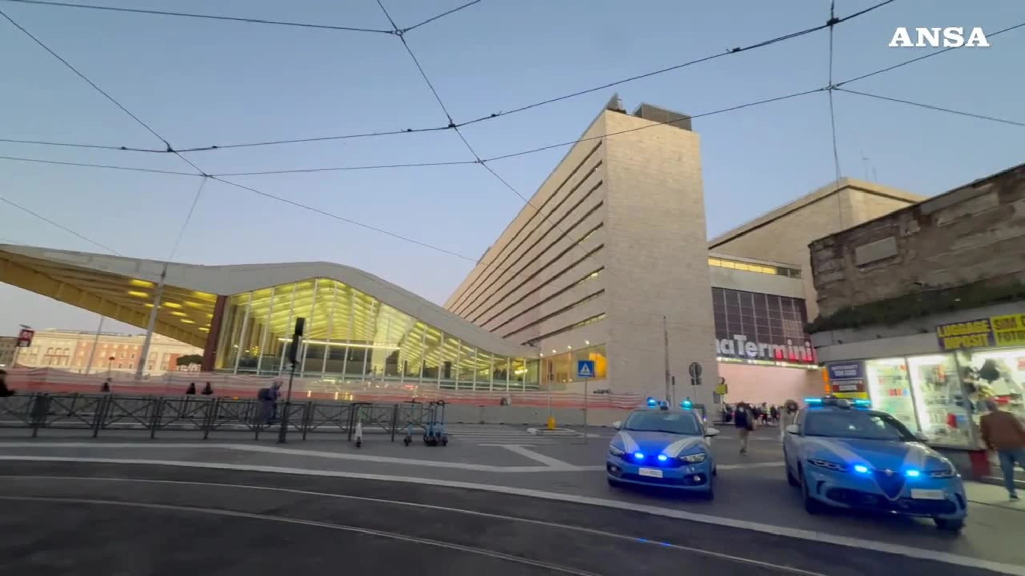 Roma, aggredito vicino a Termini: grave un funzionario. Scatta il maxi blitz