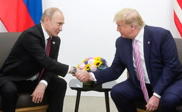 Trump, la bomba prima del faccia a faccia Putin-Zelensky: "Dove sarò giovedì"