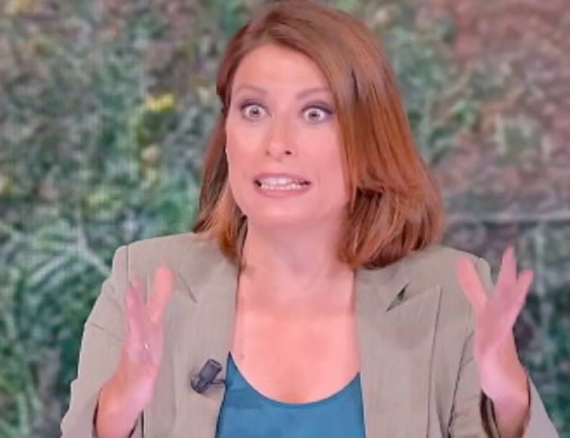E' sempre Cartabianca, Piccolotti ridicolizzata da Scanzi e Alemannno: "Impara da queste tranvate"