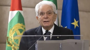 Covid, Sergio Mattarella: "Sproporzionato risalto mediatico ai no vax", una lezione senza precedenti