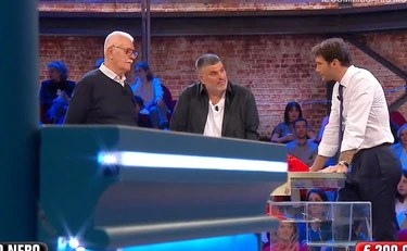 Affari tuoi, Ronny sconvolge: "Gli schiaffi a casa", poi piange