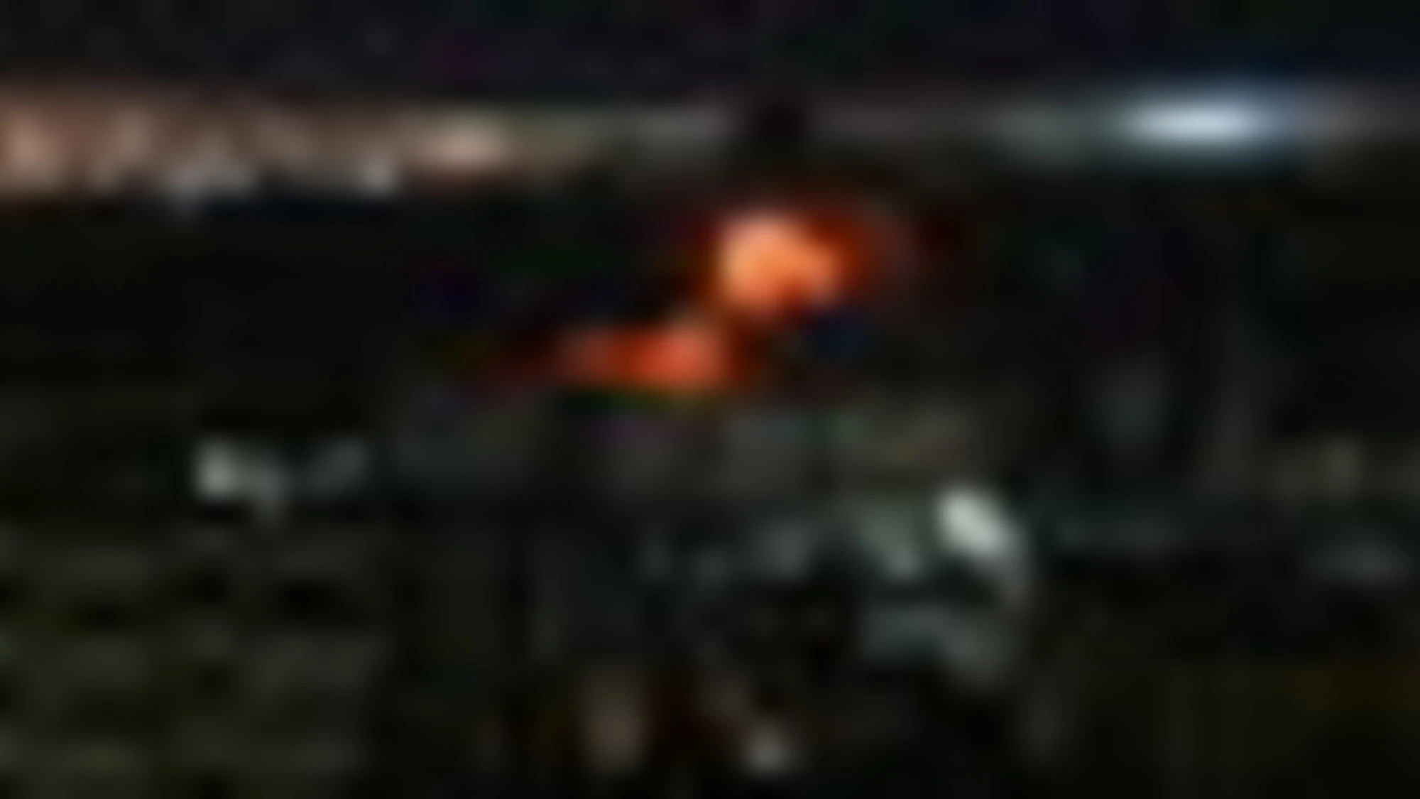 Libano, una grande esplosione illumina nella notte il cielo di Beirut