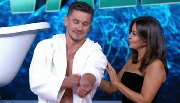 Tu si que vales, Sabrina Ferilli impazzita per l'ucraino risponde male alla De Filippi: "Caz*** me ne frega?"