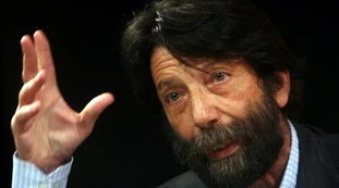 Massimo Cacciari contro il Pd di Enrico Letta: "Ormai è un comitato elettorale, conta solo la caccia al voto"